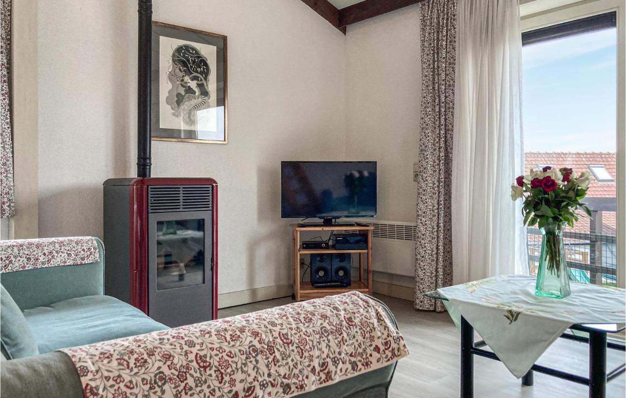 Gorgeous Apartment In Bredene With Kitchen Room photo